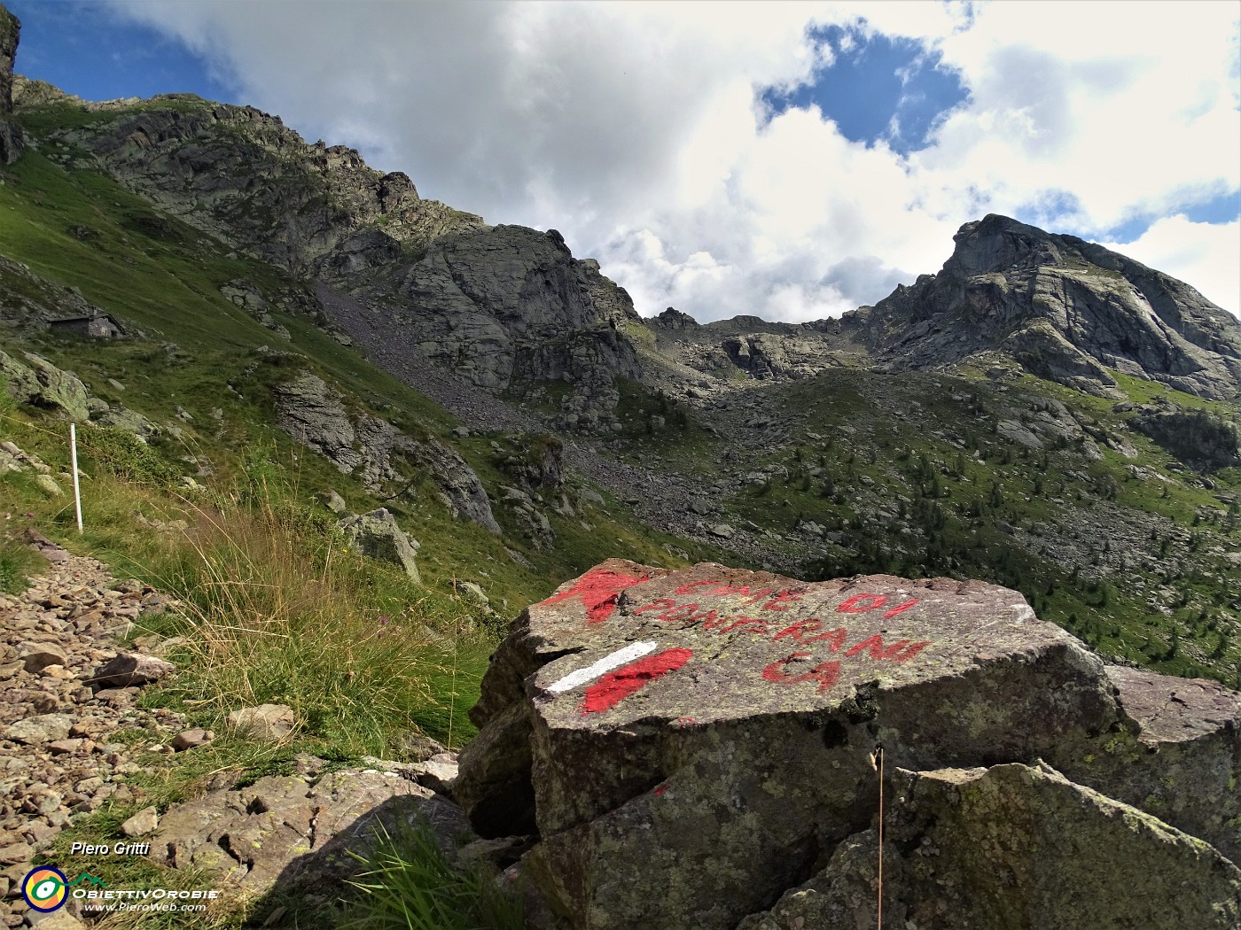 79 Punto di partenza-arrivo del sentiero bollato per il Ponteranica centrale appena disceso.JPG